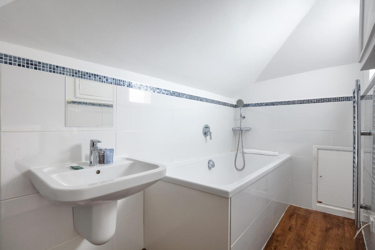 Castle Properties: The Duchess, 3 Bed Family Cottage Виндзор Экстерьер фото
